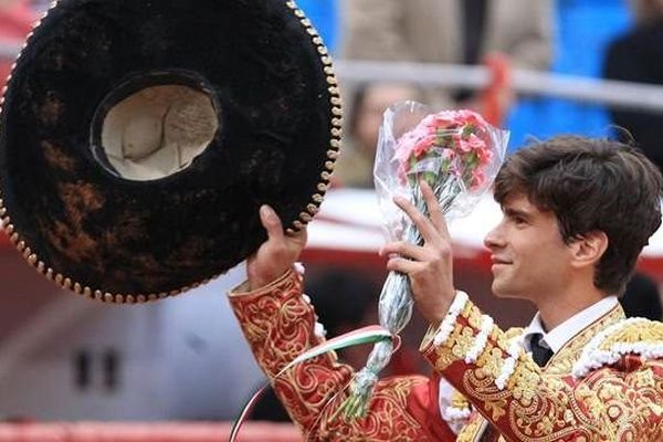 Une oreille pour Eduardo gallo à la plaza México.