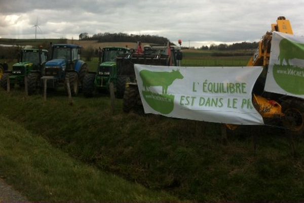 la FDSEA de la Meuse et les Jeunes Agriculteurs ont mené une action sur le trajet du premier Ministre