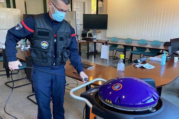 Jacqueline, le robot de décontamination expérimenté par les sapeurs-pompiers des Bouches-du-Rhône