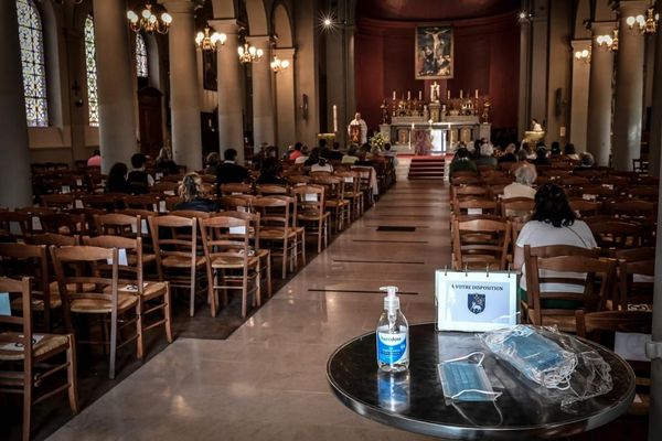 Célébration d'une office religieuse dans une église. AFP