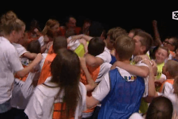 Explosion de joie chez les collégiens de Gacé après leur 6e titre de champion de France de Rubik's cube