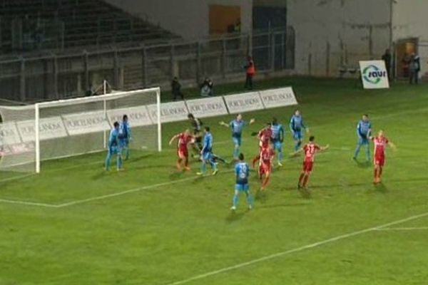 Nîmes, vainqueur 3-0 sur son terrain, contre l'équipe de Tours