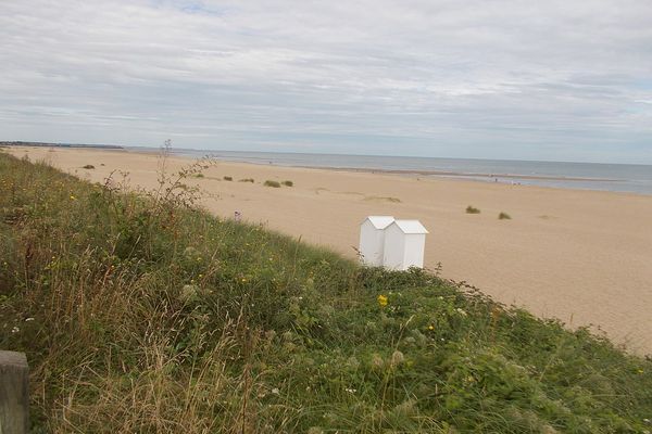 Dans le Calvados, un horizon nuageux puis pluvieux face à la plage de Merville-Franceville, ce SAMEDI.