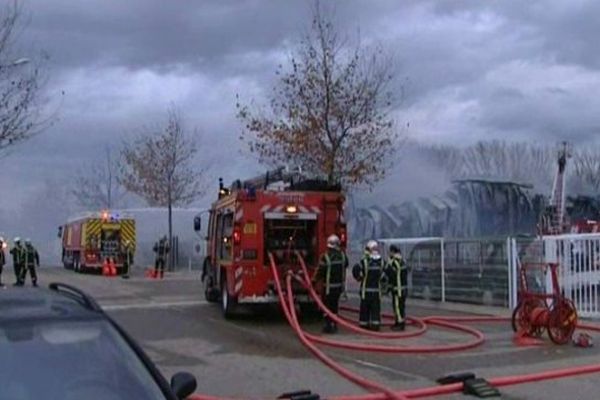 incendie d'usine dans la zone d'activités de Grézan à Nîmes