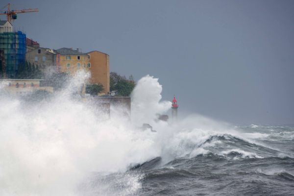 ILLUSTRATION - Le front de mer lors d'une tempête hivernale Bastia (Haute-Corse) 