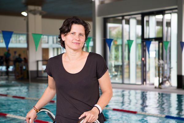 la nouvelle ministre des sports, Roxana Maracineanu est la première française devenue championne du monde de natation en remportant le 200m dos, en 1998.