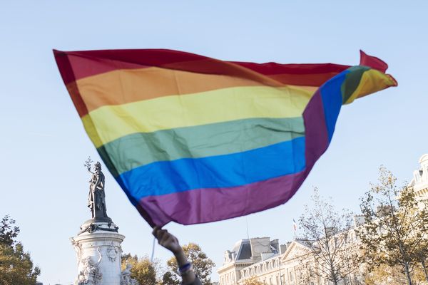 La multiplication d'actes de violence homophobe a poussé plusieurs centaines de personnes à se rassembler place de la République (Paris), le 21 octobre dernier.