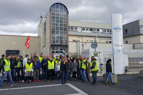 Depuis le 3 mars, les grévistes de l'usine clermontoise Candia revendiquent pour obtenir une augmentation de salaire.