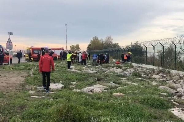 Une des deux personnes tombées dans le Var en voiture est en urgence absolue.