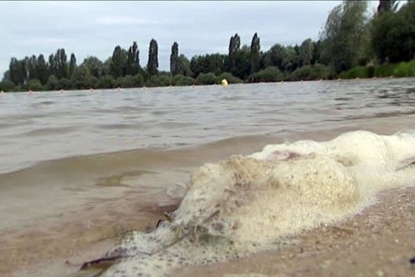 Le lac de Vaivre-et-Montoille pollué