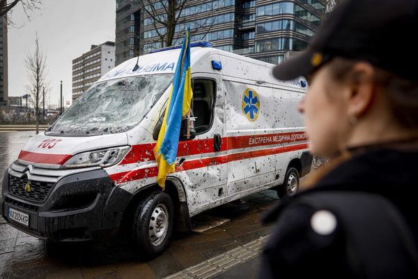 Criblée de balles sur le front ukrainien en septembre 2022, l'ambulance devenue ambassadrice d'un conflit qui entre dans son troisième hiver.