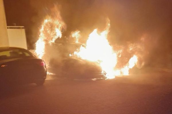 Trois voitures incendiées à Obernai au pied d'un immeuble d'habitation