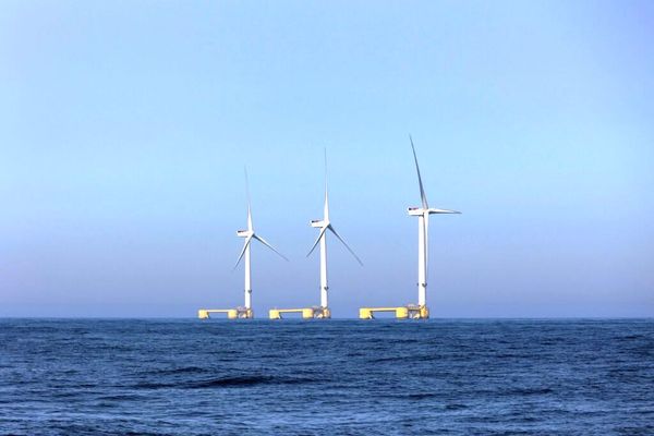 Des éoliennes flottantes en mer du groupe Ocean Winds - archives.