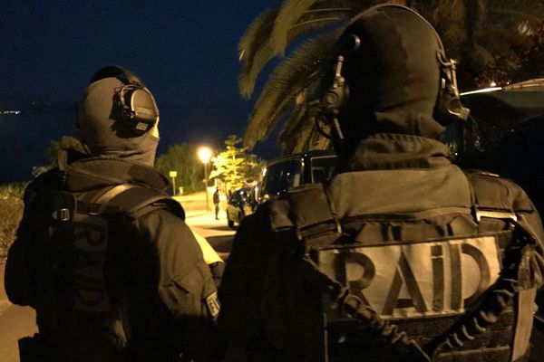 Un homme a été interpellé par le Raid dans une résidence de la route des Sanguinaires à Ajaccio (Corse du Sud) samedi 23 juin. 