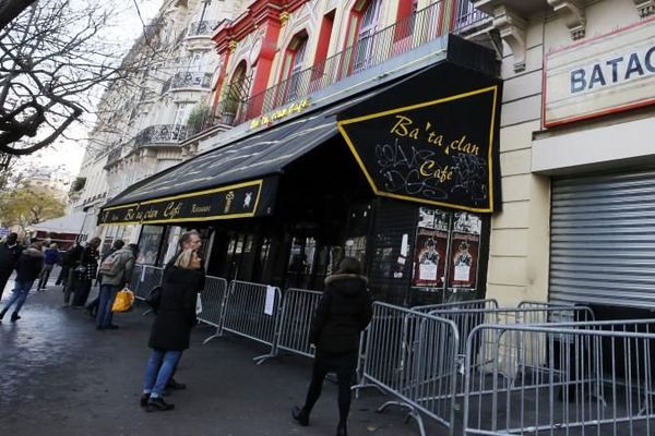 Didi, Algérien de 35 ans qui travaillait comme employé de sécurité au Bataclan, où il a sauvé de nombreuses personnes durant les attentats du 13 novembre, a été naturalisé français et reçu jeudi la médaille d'or de la sécurité intérieure.