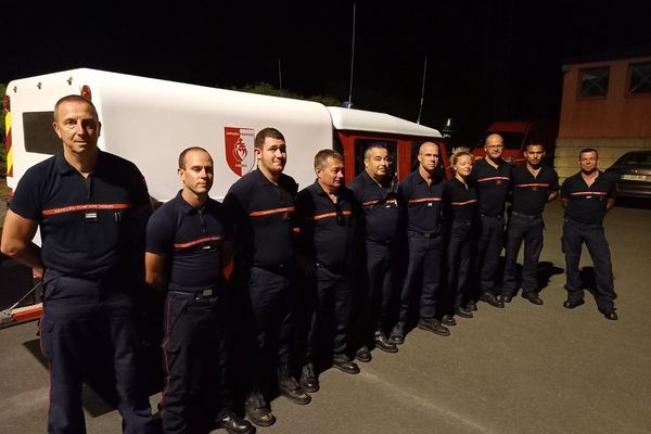 Les onze pompiers volontaires et professionnels ont roulé toute la nuit de jeudi à vendredi pour rallier Nîmes.