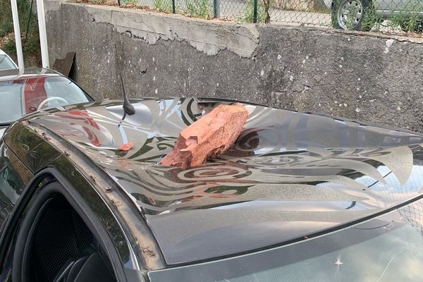 Des roches se sont décrochées des falaises dans les gorges du Cians.