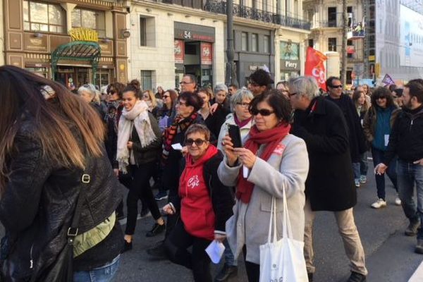 Les manifestants sur le cours Lieutaud à Marseille.