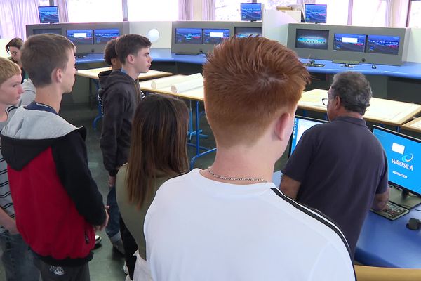 Le lycée professionnel Maritime de Ciboure au Pays basque propose un bac pro option voile/Capitaine 500 depuis cette rentrée 2024.