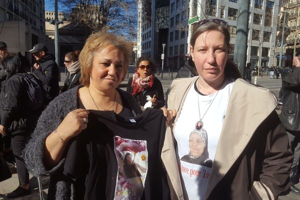 Une centaine de personnes sont aux côtés de la famille pour un hommage à Zineb Redouane