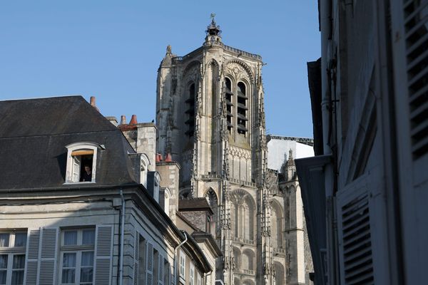 A Bourges, 5 candidats se font face.