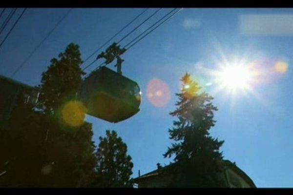 Des élus de la Métro de Grenoble se sont rendus à Bolzano en Italie où le téléphérique relie ville et montagne