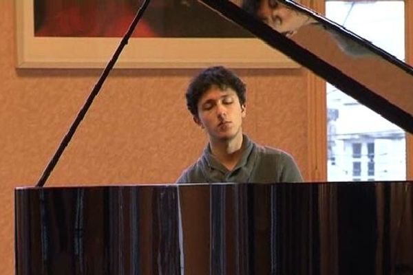 Ismaël Margain, jeune pianiste de 22 ans, formé à Guéret