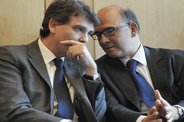 Pierre Moscovici, ministre de l’Économie et des Finances,  et Arnaud Montebourg, ministre du Redressement Productif, lors du lancement de la Banque publique d'investissement, le 17 octobre 2012 