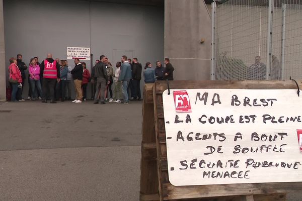 Manifestation devant la prison de Brest