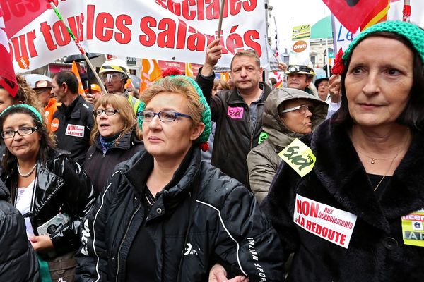 L'inquiétude se lit sur les visages des salariés de La Redoute, le 7 novembre 2013 lors de leur grande manifestation à Lille. 