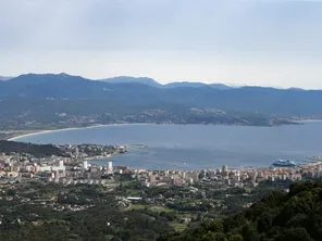 ILLUSTRATION - Une vue de la ville d'Ajaccio depuis le château de la Punta. 