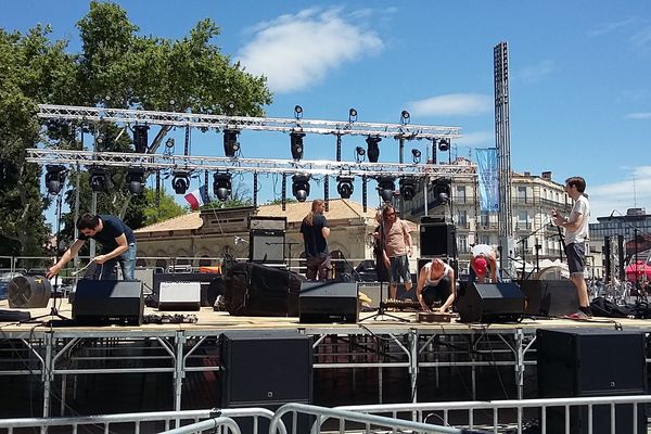 Préparatifs pour la fête de la musique 2016 sur la grande scène place de la Comédie Montpellier