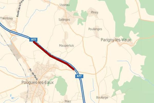 Un accident sur l'A77 à hauteur de Parigny-les-Vaux, dans la Nièvre, causes plusieurs kilomètres d'embouteillages lundi 7 mars 2016.