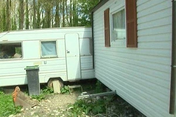 Les ouvriers étaient "logés" dans ces caravanes.