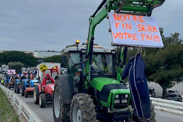 La circulation est interdite sur la RM6202 du fait de la manifestation des agriculteurs à Nice.