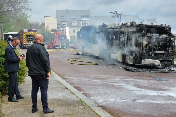 Un bus "Teor" a brûlé à Mont-Saint-Aignan ce 15 avril 2023