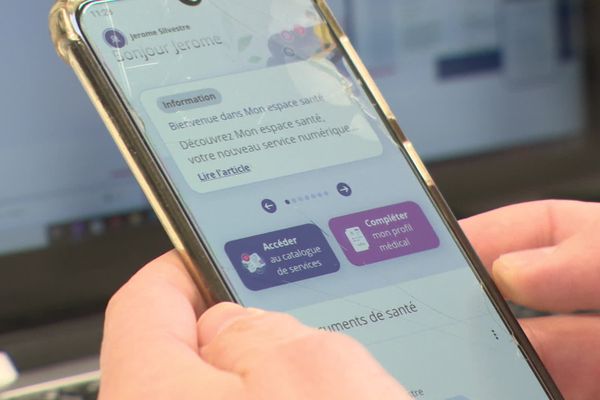 Mon espace santé est disponible sur ordinateur ou sur une application mobile.