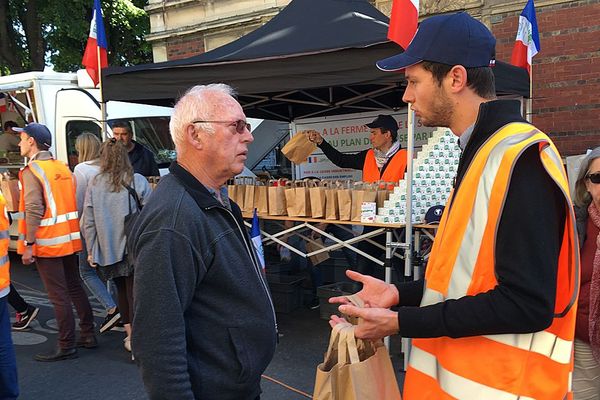 Opération séduction sur le marché de Caen pour les betteraviers de Cagny