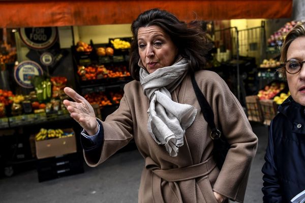 Agnès Buzyn, le 18 février à Paris, aux côtés de Florence Berthout (ex-LR), maire du 5e arrondissement.