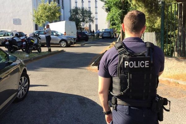 Les coups de feu ont retenti dans la Cité de La Millière (11ème arrondissement). 