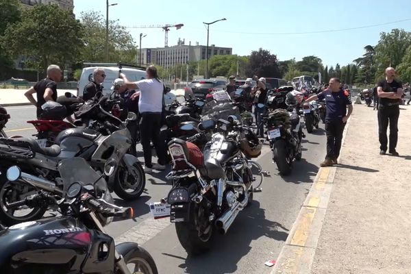 Les motards en colère rassemblés à Paris