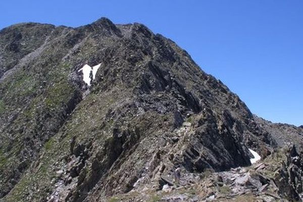 Le pic du Carlit, point culminant des Pyrénées-Orientales  - illustrations