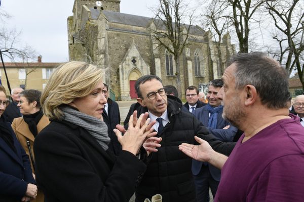 Valérie Pécresse candidate à l'élection présidentielle 2022 Les Républicains, avec Bruno Retailleau sénateur LR de Vendée à Mouilleron-en-Pareds le 17 février 2022