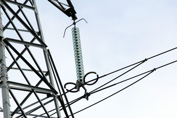 Un des électriciens blessés a été transporté en état d'urgence absolue au centre hospitalier de Chalon.