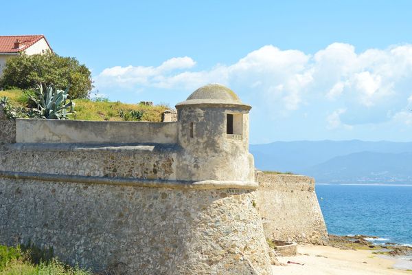 Envie d'une virée en Corse ? Premiers vols en mai...