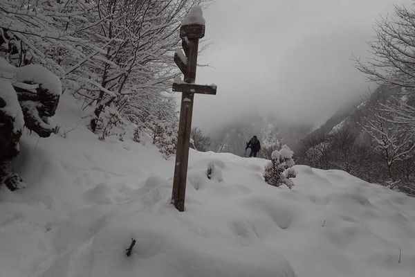 Dans l’Ariège, un homme a été retrouvé par le peloton de gendarmerie de haute-montagne après 48h de recherches, en hypothermie mais en vie.