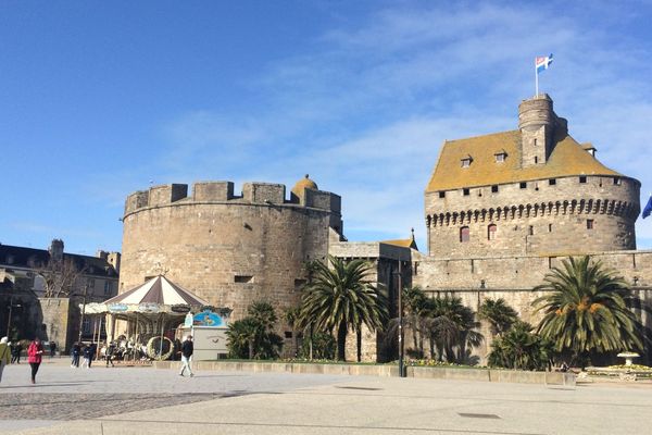 le château de Saint-Malo, abritant l'hôtel de ville 