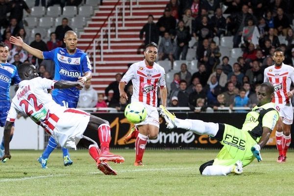 Troyes bat Ajaccio 1-0 le 11/05/2013