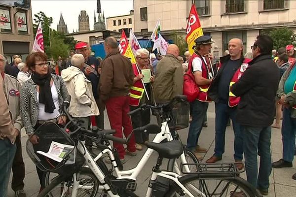 Rassemblement de retraités devant le théâtre des Arts de Rouen le 14 juin 2018