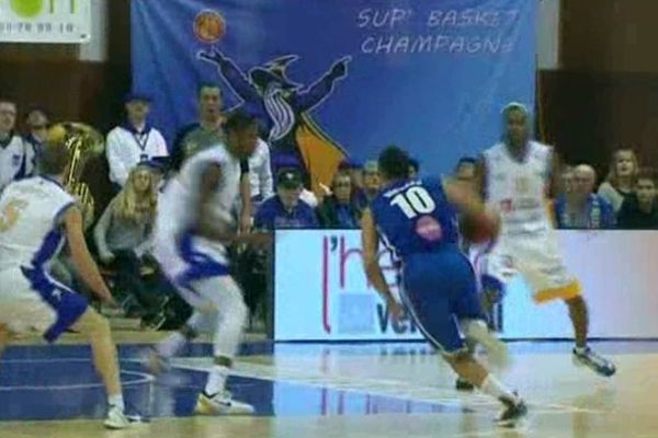 Le SQBB, en bleu, a perdu contre Reims dans les prolongations